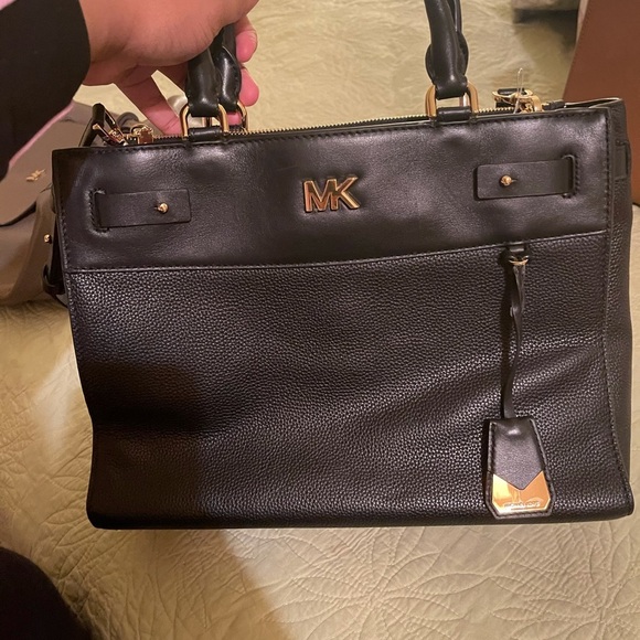 Michael Kors Reagan Large Leather Satchel - Picture 2 of 6